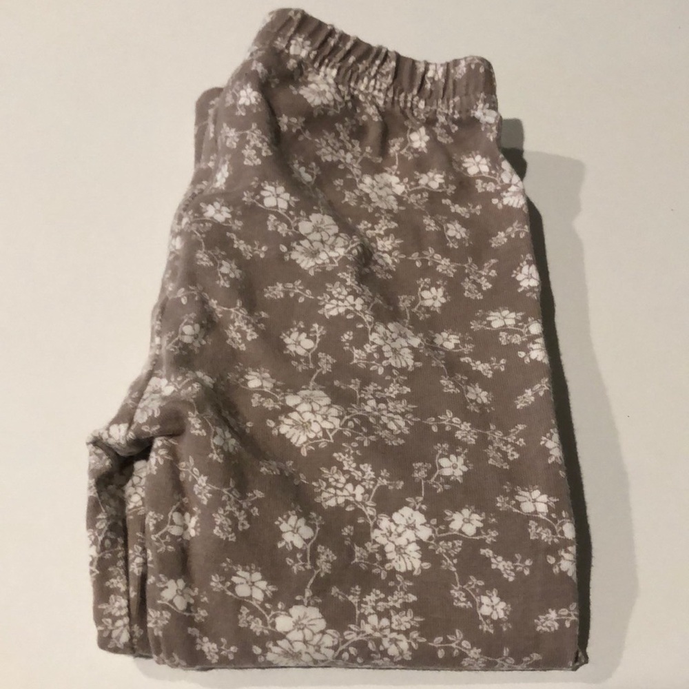 Jamie Kay light mauve leggings.